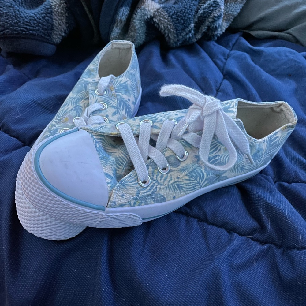 Womens airwalk sneakers size 7